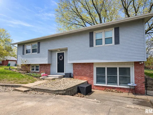 827 W McDonough St, Macomb, IL 61455