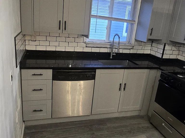 325 Beach 46th St — Photo 5