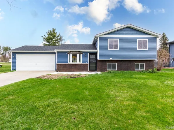 613 Muriel St, Pinckney, MI 48169