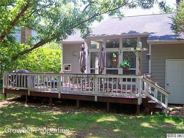 2nd image of 3922 Armitage Dr