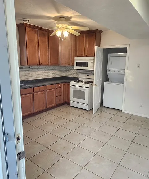 12226 Fairview Ct — Photo 2
