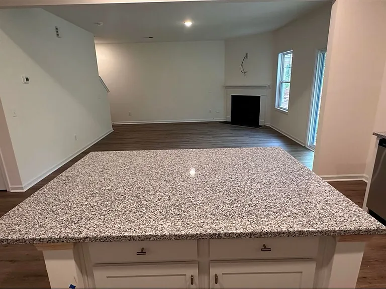 1102 Silverbend Trl #1 — Photo 8