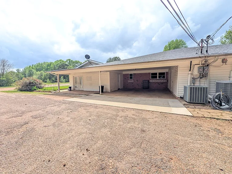 635 Summit Dr — Photo 12