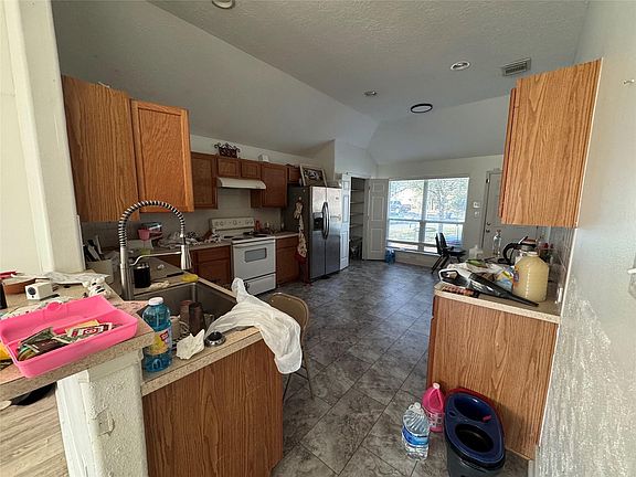 3rd image of 502 S Hyannis Port St