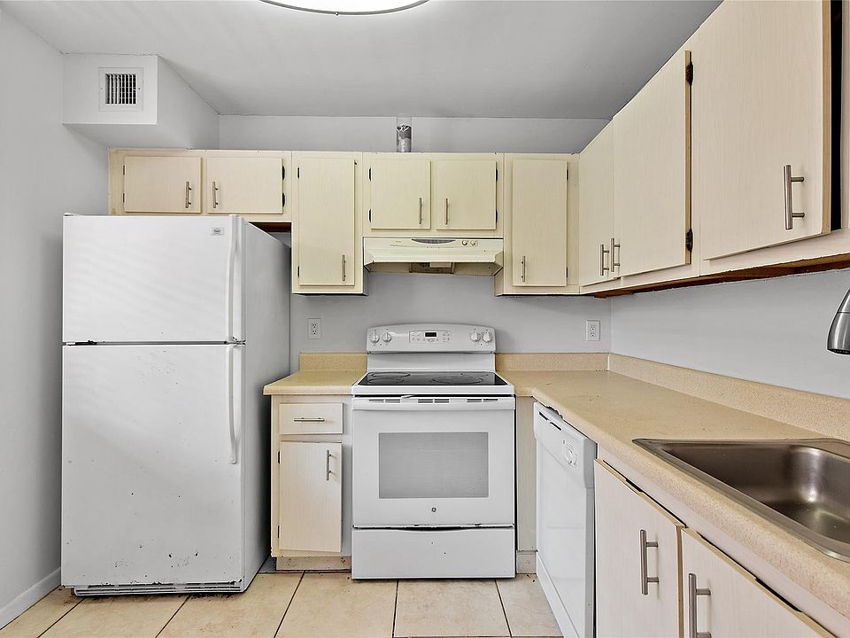 1st image of 2820 Somerset Drive #305O