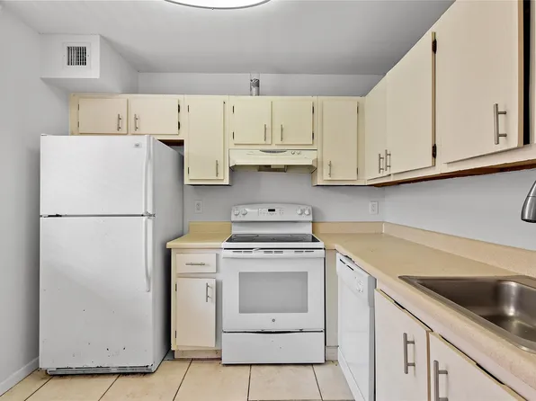 2820 Somerset Drive #305O, Lauderdale Lakes, FL 33311