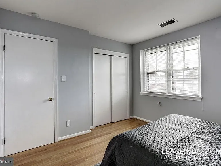 410 11th St NE #17 — Photo 25
