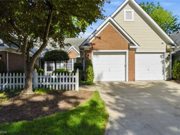31825 Bayview Dr APT 126, Avon Lake, OH 44012