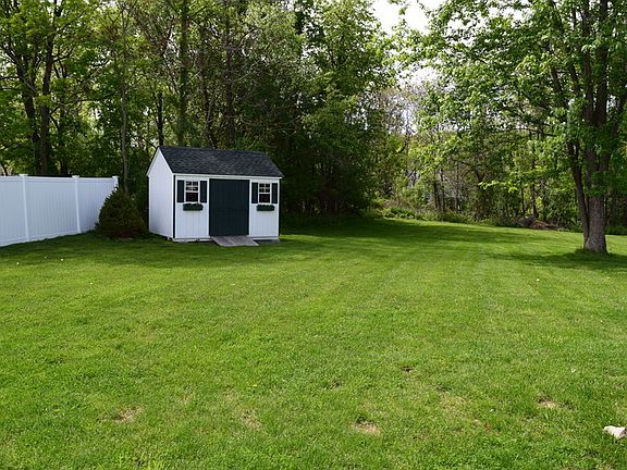 4th image of 28 Normandy Ct