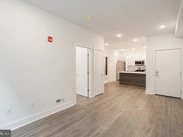 2623 Christian St #203 — Photo 3