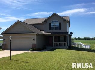 104 E Cypress Rd, Canton, IL 61520