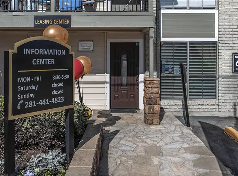 Northlake Manor Apartments — Photo 42
