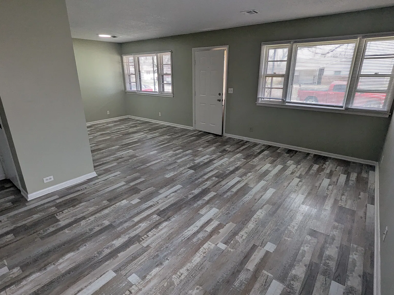 3 bed, 1.5 bath, 1213 sqft, $1,350 — Photo 4