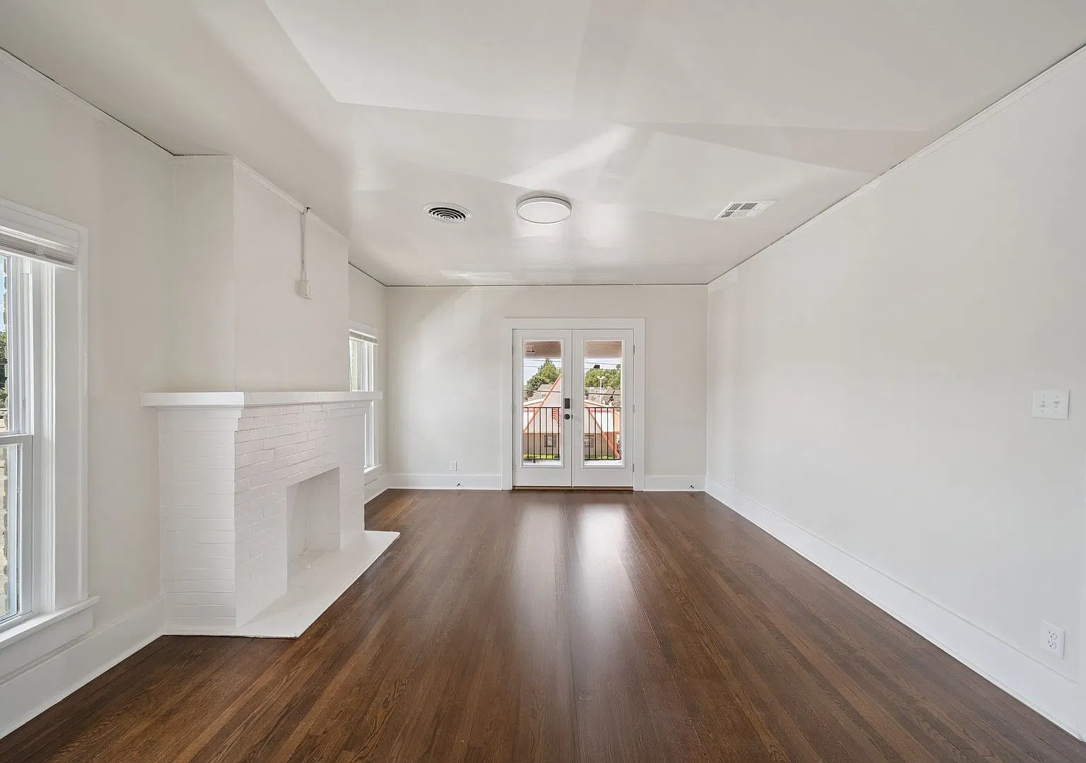 Airbnb-Fully Furnished Short/Midterm Rental-All Bills Paid! — Photo 3