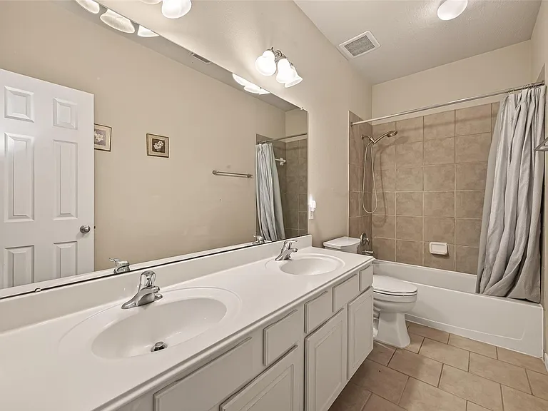 13719 Saxony Dr — Photo 41