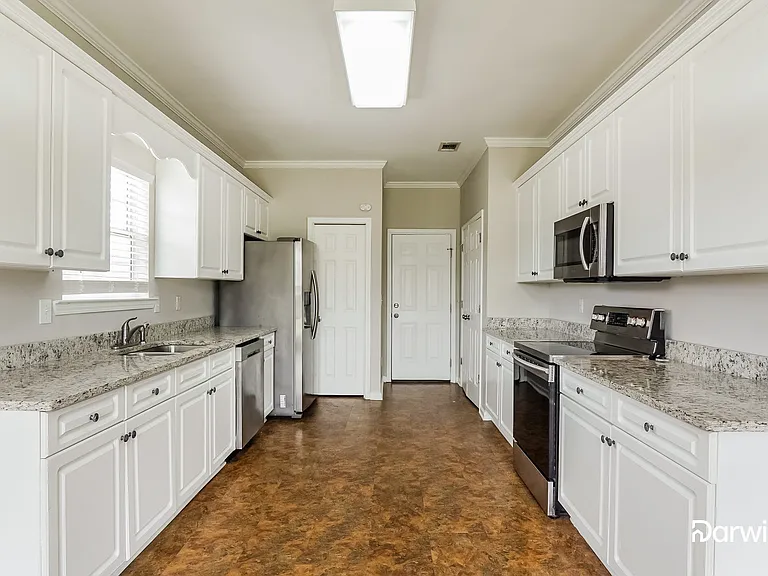700 Waterford Ln — Photo 2