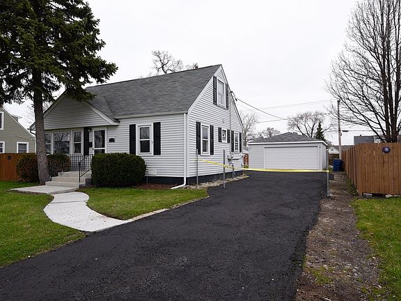 2nd image of 216 Macarthur Dr
