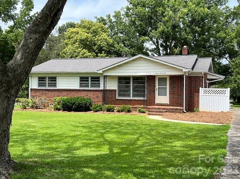 1st image of 749 Denning Pl