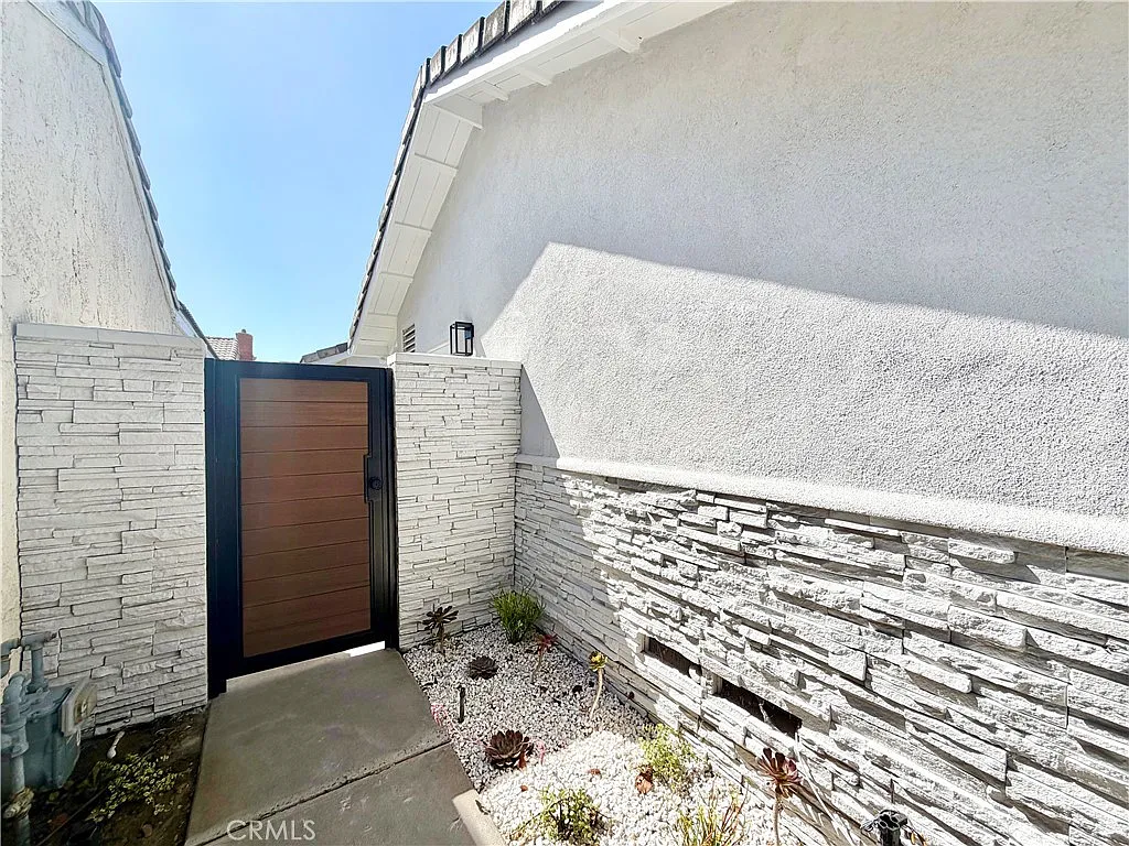 4 bed, 1570 sqft, $5,899 — Photo 4