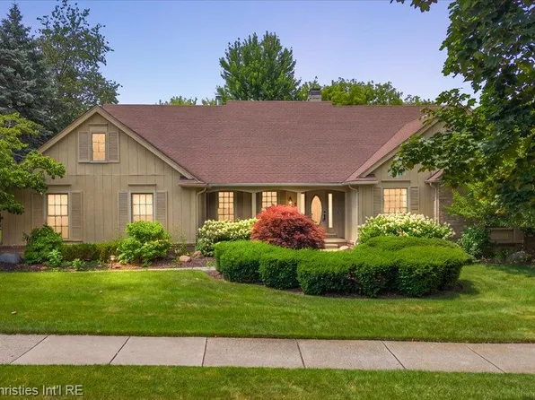 969 Whitegate Dr, Northville, MI 48167