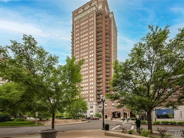 150 Carondelet Plz APT 403, Clayton, MO 63105