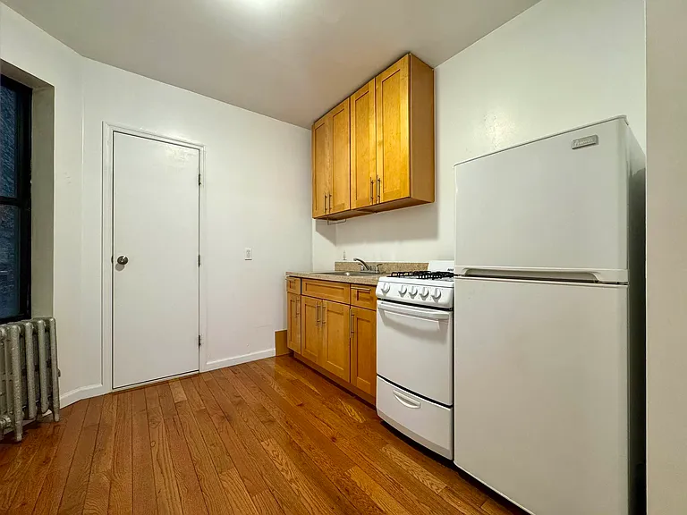 425 E 114th St #2RE — Photo 6
