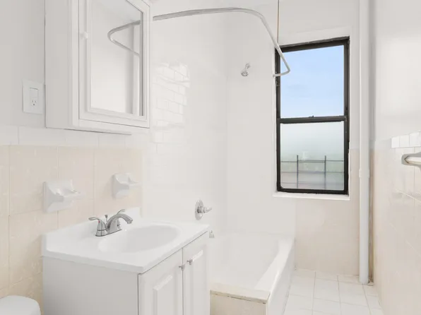 117-14 Union Turnpike image 5 of 8