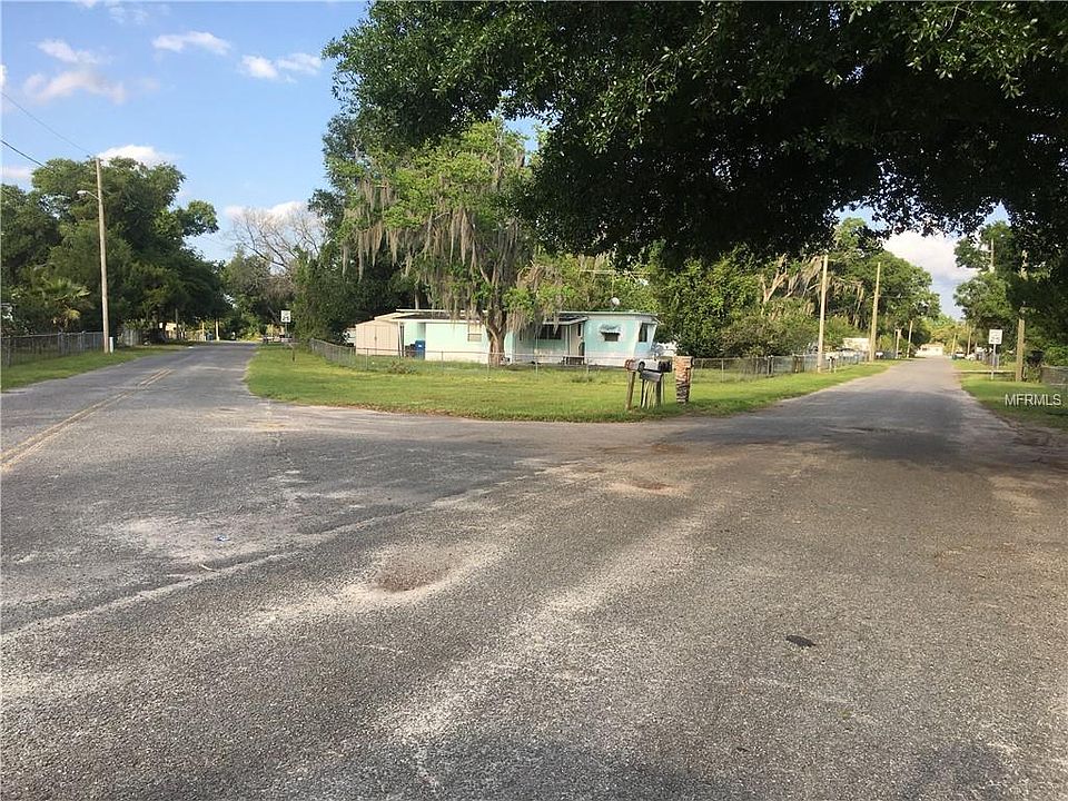 2nd image of 318 Oak Dr