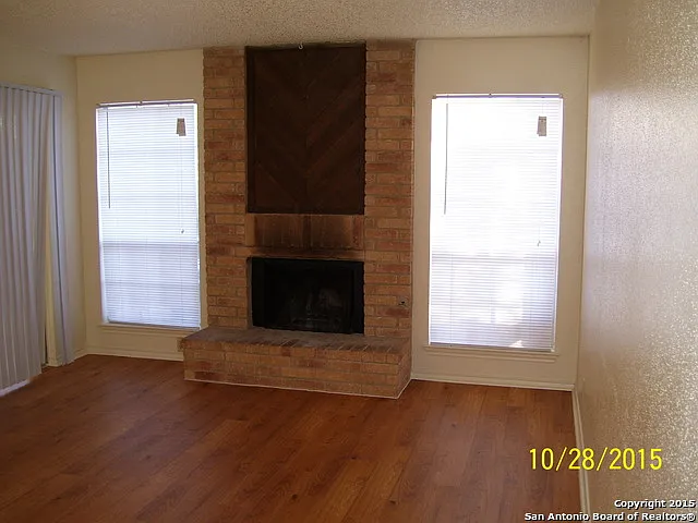 14418 Castlebury Dr — Photo 2