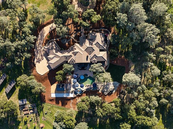 3rd image of 10165 Coyote Ridge Ct