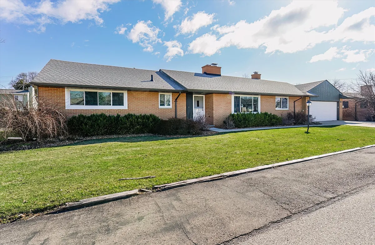 Building Photo - 1293 Brambles Dr