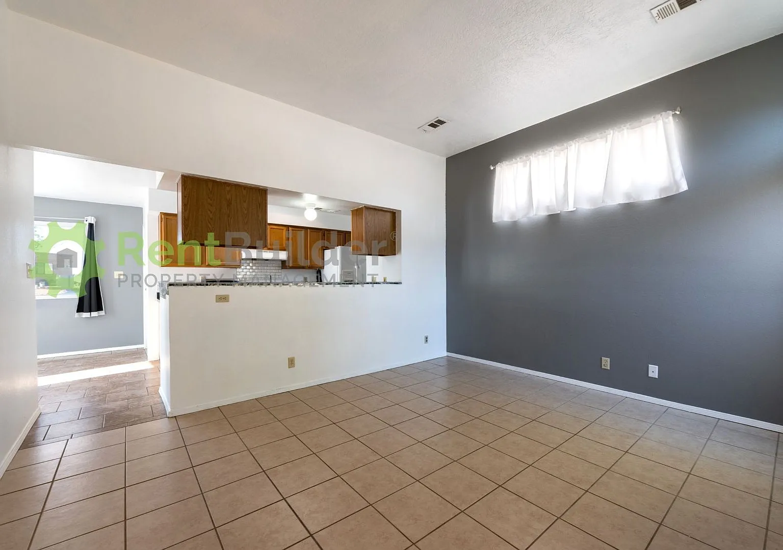 2 bed, 2.0 bath, 877 sqft, $1,695 — Photo 4