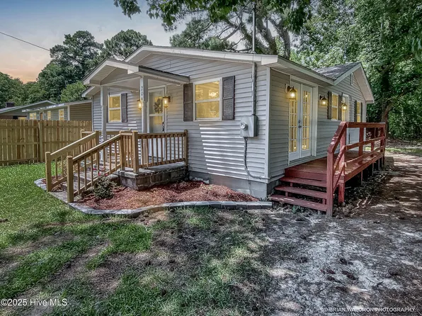 204 Pinewood Avenue, Elizabeth City, NC 27909