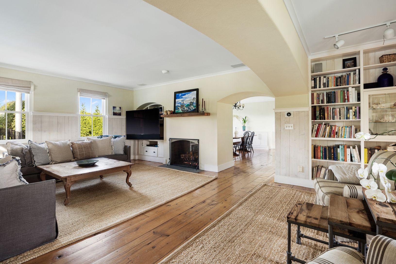  Spacious living room