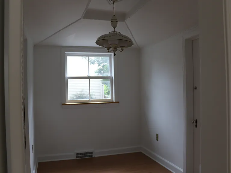 221 Green Ave #LWR — Photo 4