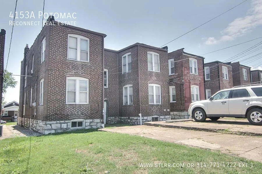 Very nice one bedroom with sunporch off the bedroom and off street parking! — Photo 3