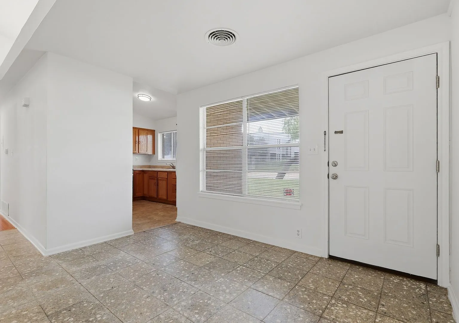 Prime North Central Location! — Photo 3
