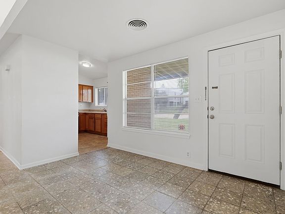 3rd image of 803 Oblate Dr