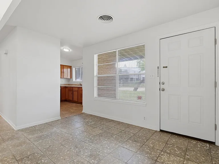 803 Oblate Dr — Photo 3