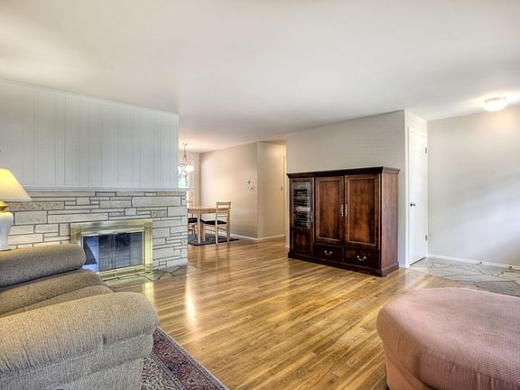 3rd image of 12211 SE 60th Pl