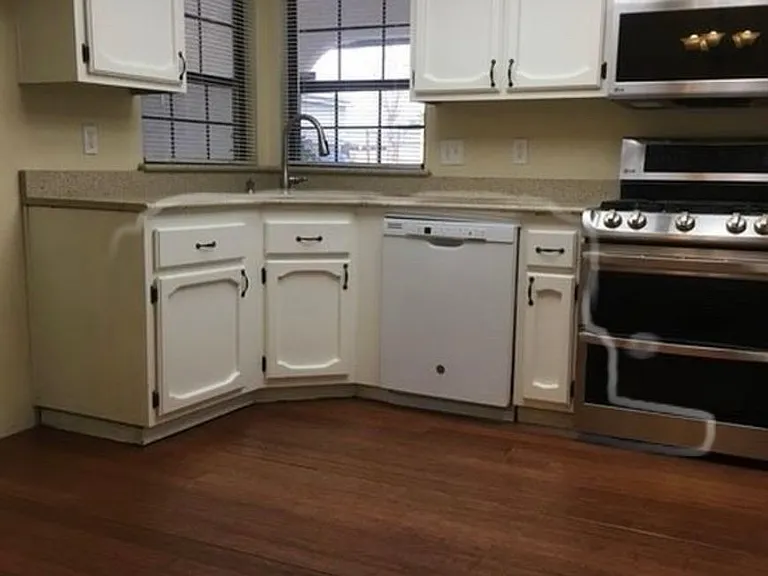 1105 Rebecca Ave — Photo 4