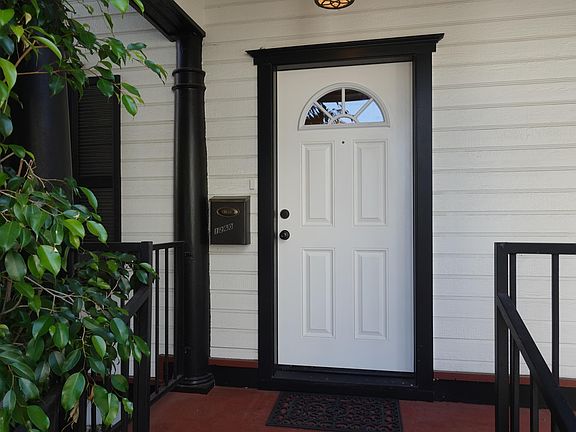 2nd image of 1260 N Raymond Ave