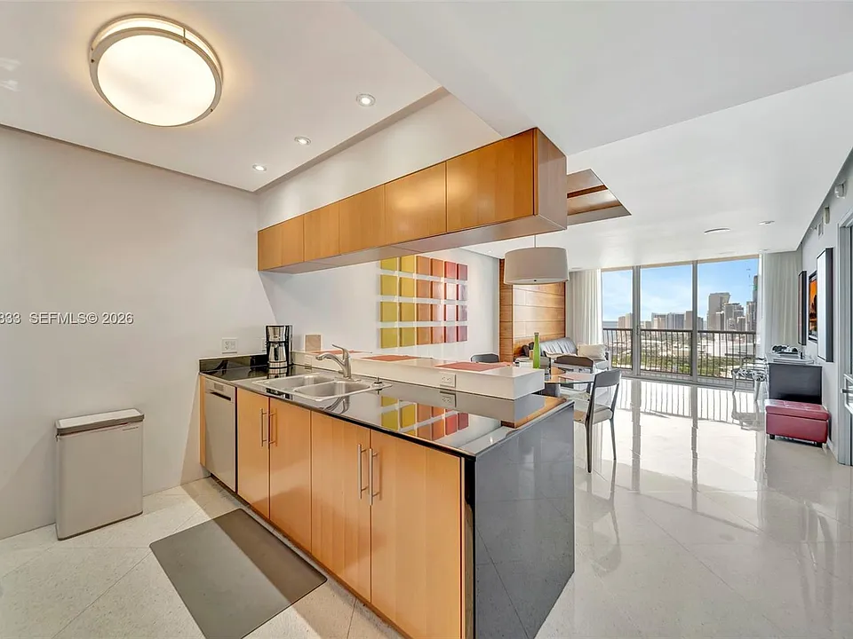 1750 N Bayshore Dr #3910