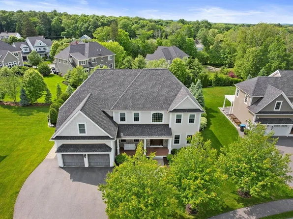 14 Hunters Ln, Natick, MA 01760