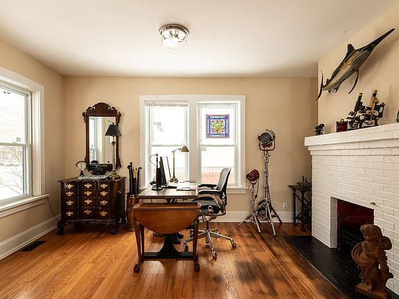 5th image of 44 Bluff Ave