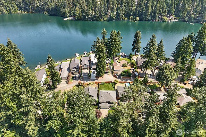 2nd image of 25528 Lake Wilderness Place SE