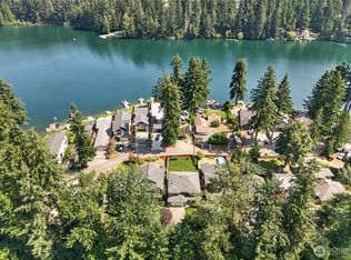 25528 Lake Wilderness Pl SE, Maple Valley, WA 98038