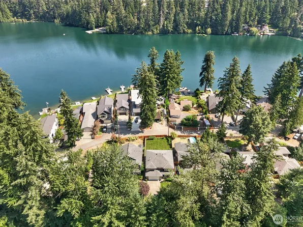 25528 Lake Wilderness Place SE, Maple Valley, WA 98038