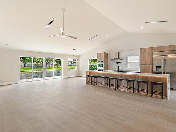 5th image of 5530 Grande Palm Circle