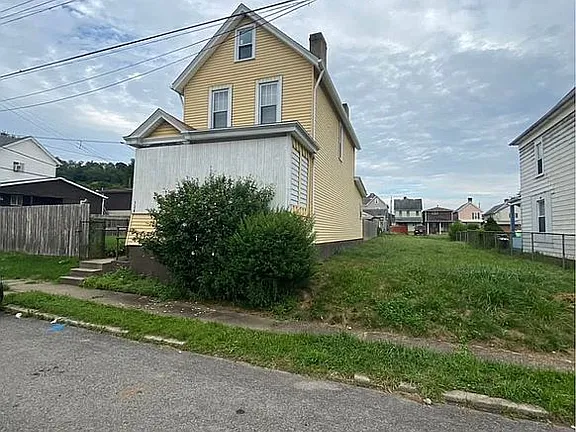 324 29th St — exterior photo